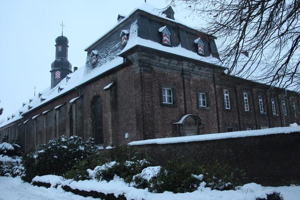 Nikolauskloster Juchen Экстерьер фото
